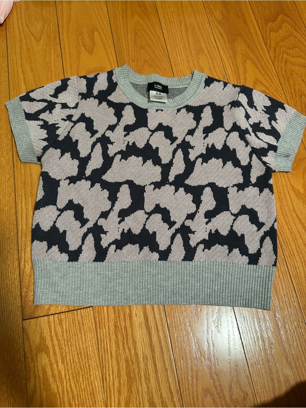 LINE Animal Print Knit Top Size Small Like New